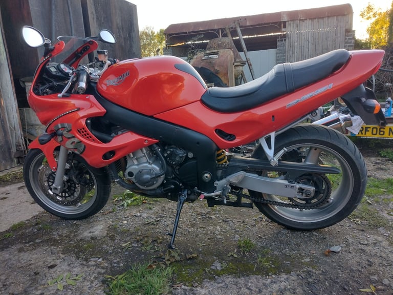 2001 Y. Triumph Sprint RS 955i Sprint RS. ORANGE. 22K, NEW MOT VGC. 3 KEYS. HEATED GRIPS.