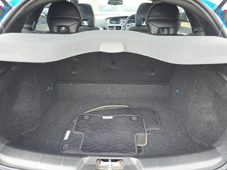 VOLVO V40 1.6 T3 R-Design Nav Euro 5 (s/s) 5dr 2014