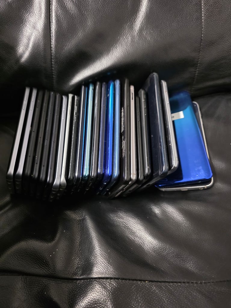Job Lot of 23 Mobile Phones – Untested, Sold as Seen – Ideal for Spares or Repairs