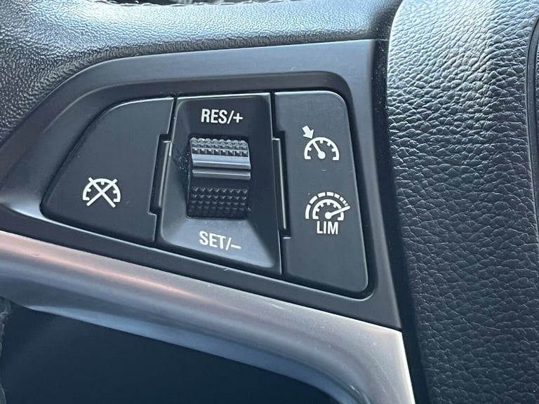 2015 Vauxhall Astra 1.4 16v Excite Hatchback 5dr Petrol Manual Euro 5 (100 ps)