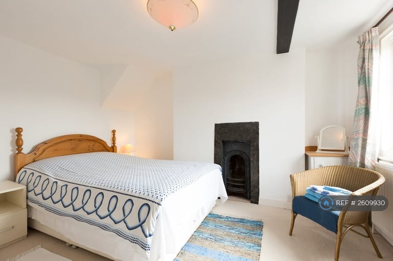3 bedroom house in Reading Road, Henley-On-Thames, RG9 (3 bed) (#2609930)