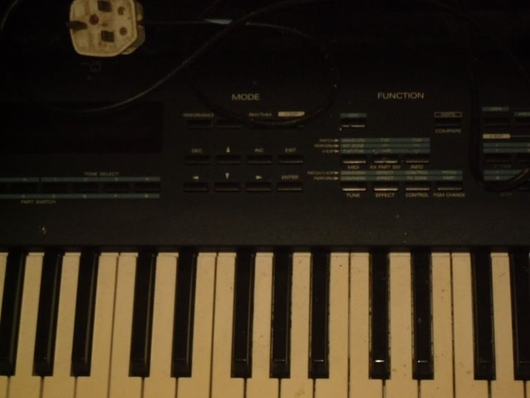 Roland jv90 expandable synth,  keyboard and flight caase
