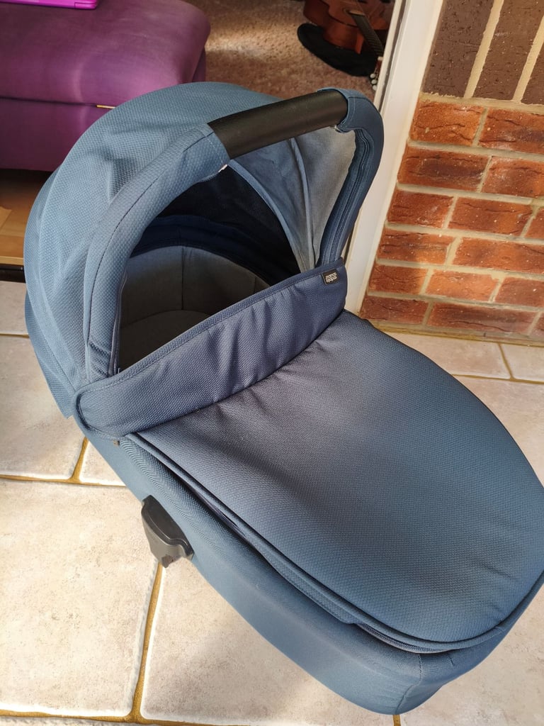 image for Mamas and papas carrycot