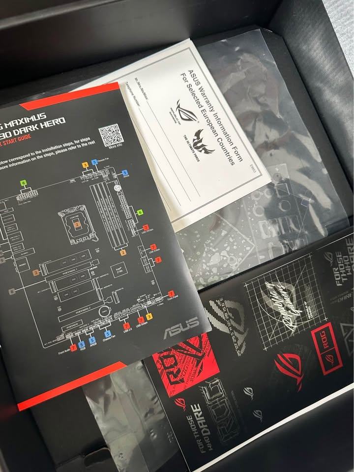 ASUS ROG MAXIMUS Z790 DARK HERO LGA 1700 ATX Intel Motherboard £350