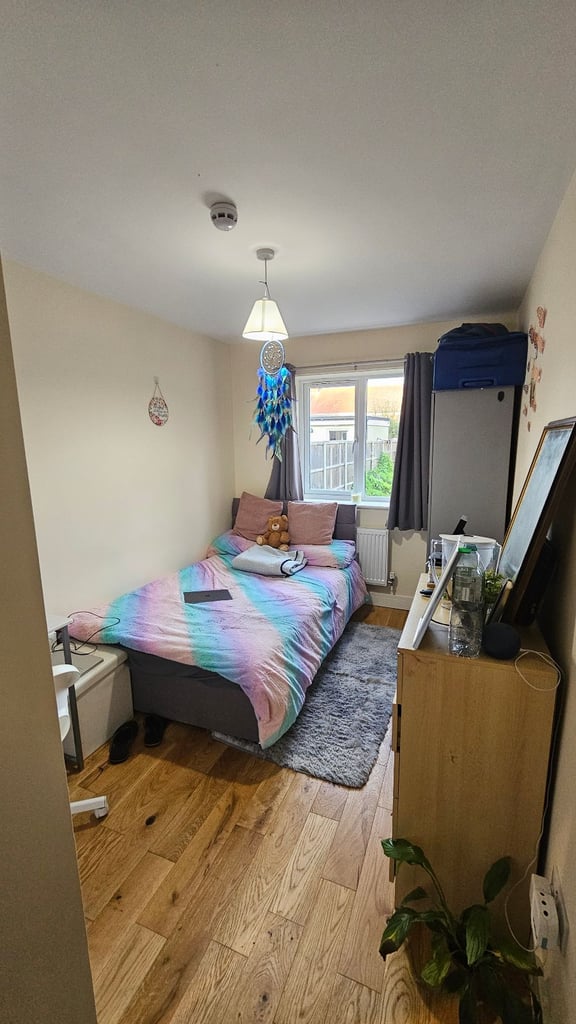 ENSITE DOUBLE ROOM TO RENT JUST OPPOSITE BROOKES UNIVERSITY  NEARBY BUS STOP  campus B10