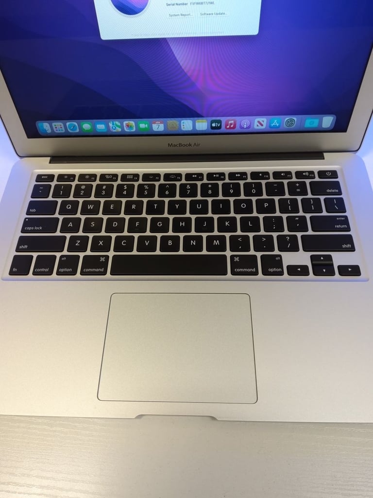 **APPLE MACBOOK AIR 13.3 INCH - 1.8GHZ I5 - 128GB SSD - 8GB RAM -MQD32B/A 2017**