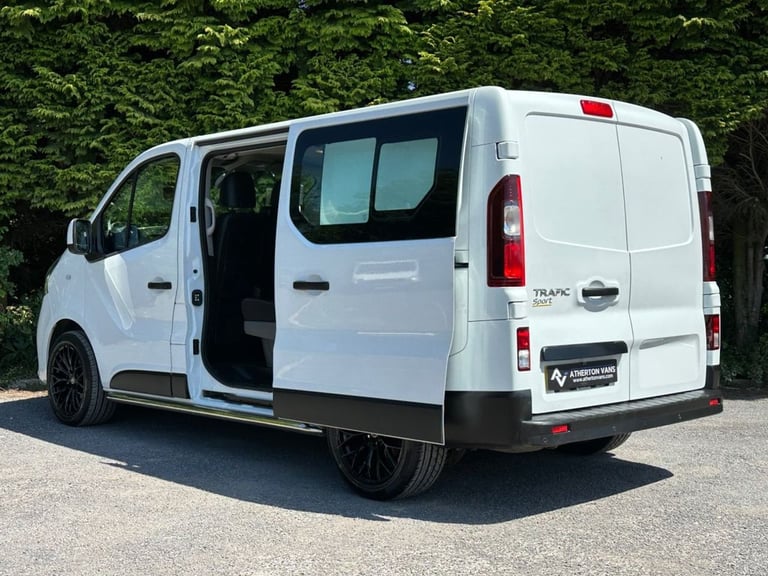 2018 Renault Trafic 1.6 dCi 27 Sport Nav Crew Van Double Cab 6dr Diesel Manual SWB Euro 6 (120  C...