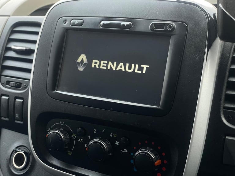 2015 Renault Trafic 1.6 dCi 29 Sport Crew Van LWB Euro 5 5dr WINDOW VAN Diesel Manual