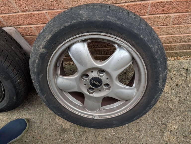 Alloy wheel 