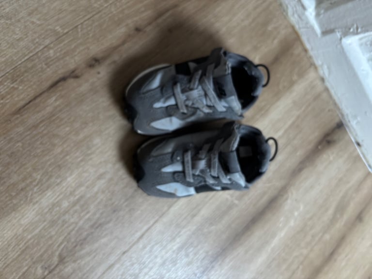 image for Infant size 4 new balance 
