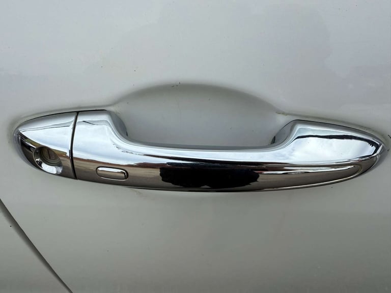 2019 Toyota Hilux 2.4 HI-Luxury Invincible D-4D 4WD Double Cab 4WD 5dr Pickup Diesel Manual