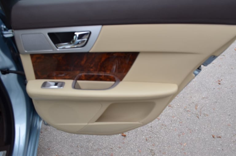 2012 Jaguar XF 2.2d Premium Luxury 4dr Auto SALOON DIESEL Automatic