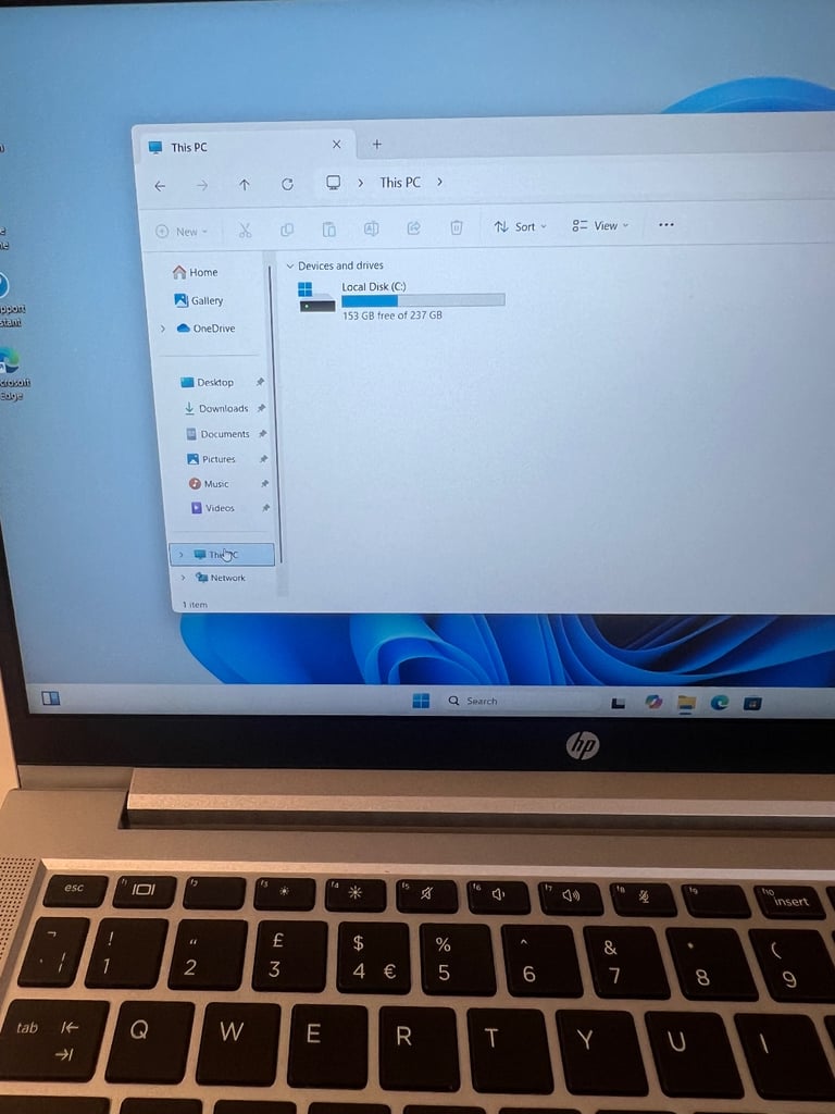 Windows 11 HP Probook,13.3/ ultra slim /Core i5, 11th gen / 16 GB/ 240 SSD almost new condition 