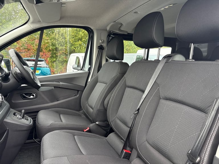  Renault Trafic LWB DIESEL TRAFIC LL30 BLUE DCI 170 EXTRA SPORT Diesel