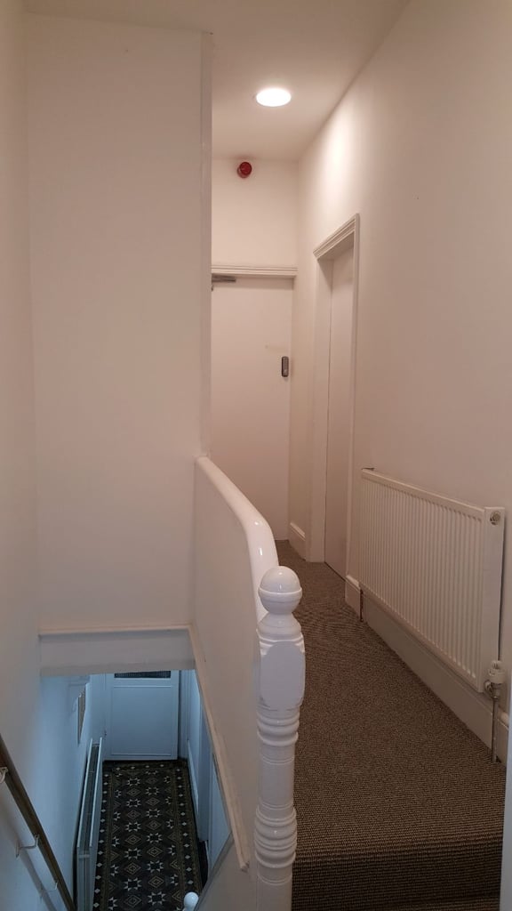 Ensuite DSS only shared house - fantastic place, 6 x ensuites. Not to be missed!