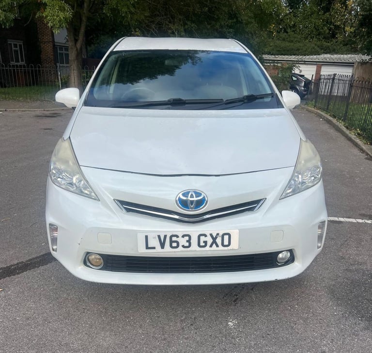 Toyota prius plus hybrid 