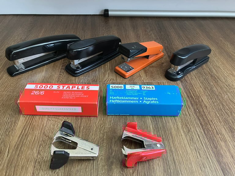 Stationery: 4 Staplers (Rexel/Rapesco), Staples and 2 removers