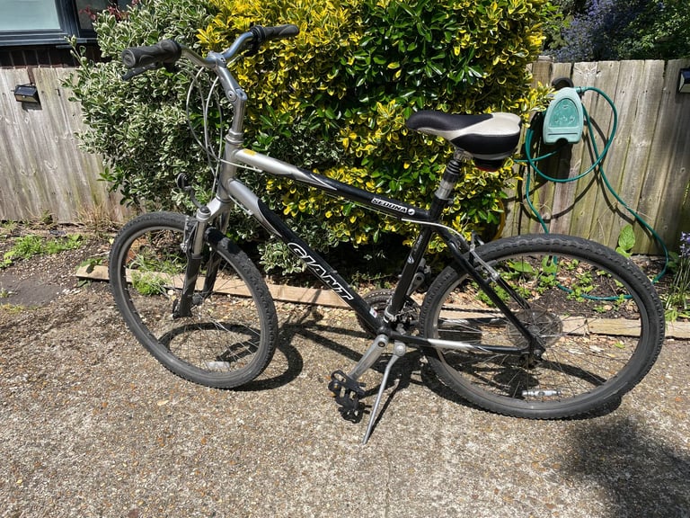 image for Giant Sedona Comfort Hybrid Bicycle (Model Year 2010 - Excellent Condition)