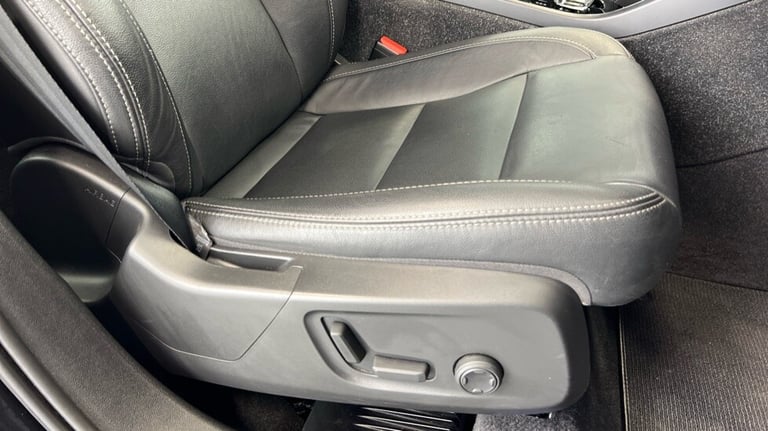 2021 Volvo XC40 Inscription, B4 mild hybrid (Rear Camera,  Black Leather Interior) Estate Petrol ...
