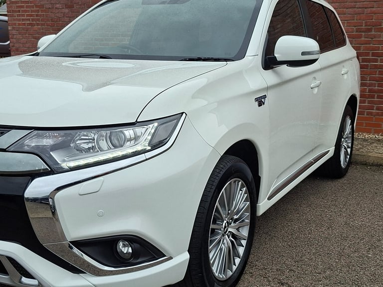 2021 21 Mitsubishi Outlander 2.4 PHEV Dynamic CVT Auto 4WD 13.8kWh. 1 Owner.