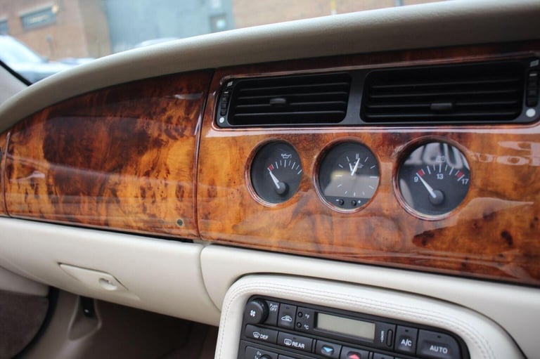 JAGUAR XK8 4.0 2dr 2001