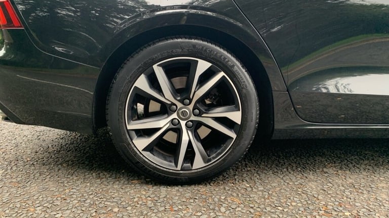 2021 Volvo S60 R-Design, B5 mild hybrid Saloon Petrol Automatic