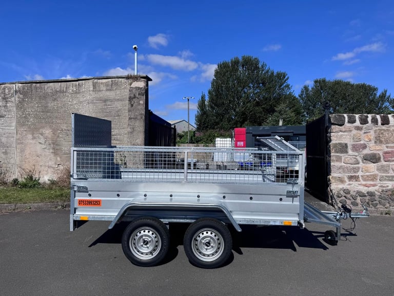 BRAND NEW 8,7ft X 4,2ft TWIN AXLE NIEWIADOW TRAILER WITH 40CM MESH AND A RAMP 750KG