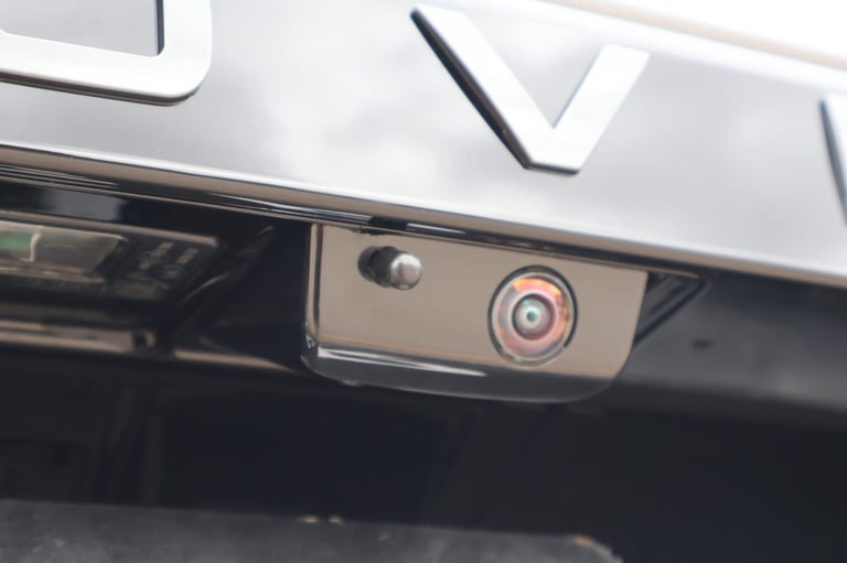 2025 Land Rover Discovery 2025 COMMERCIAL DYNAMIC HSE STYLED BY SEEKER WITH A REAR SEAT CONVERSIO...