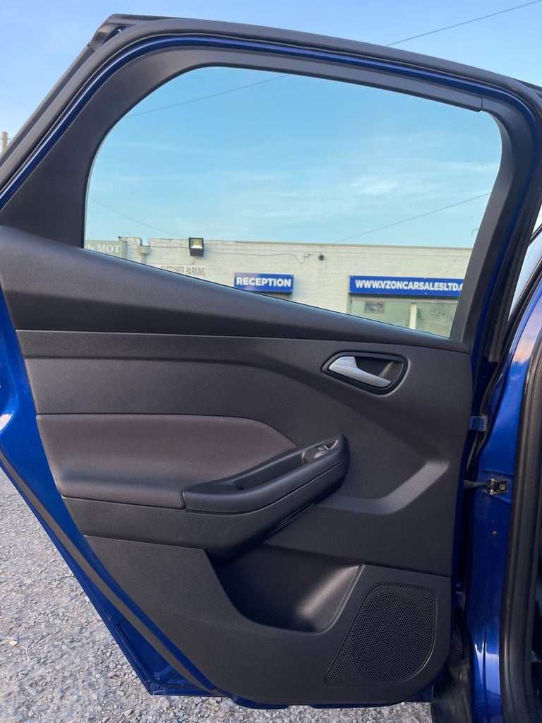 2015 Ford Focus TITANIUM 5-Door Petrol