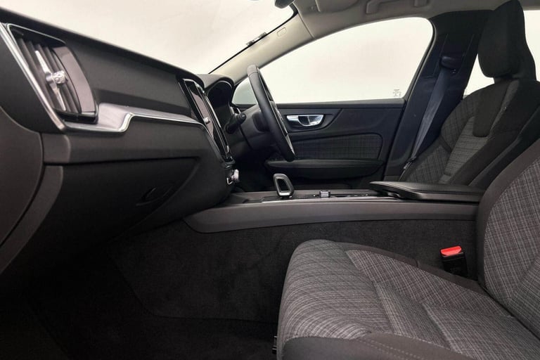 2022 Volvo V60 Momentum, B3 mild hybrid ESTATE Petrol/Electric Hybrid Automatic