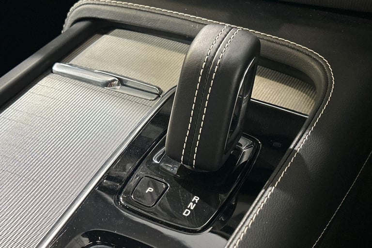 2021 Volvo XC90 Recharge R-Design, T8 AWD plug-in hybrid, 7 Seats ESTATE Petrol/Electric Hybrid A...
