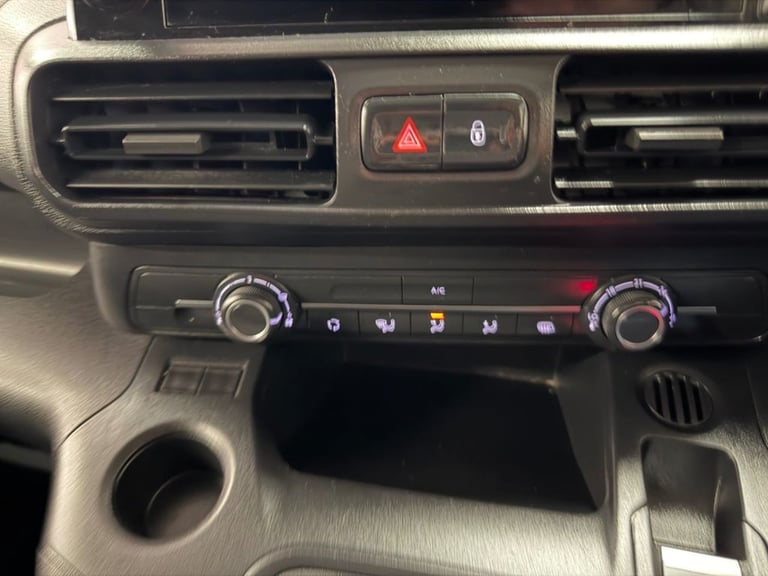 2023 23 VAUXHALL COMBO 1.5 TURBO D 2300 PRO L1 H1 EURO 6 100 BHP * 22,611 3 SEAT