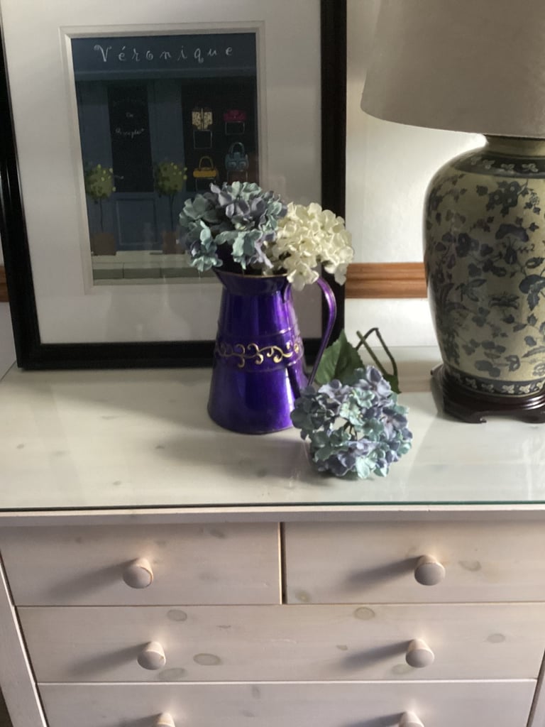 Stylish Chest of Drawers 