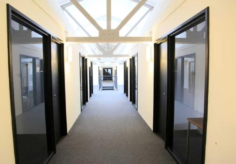 *Islington* Private Serviced Offices: Units from 5 to 50 desks for rent N1