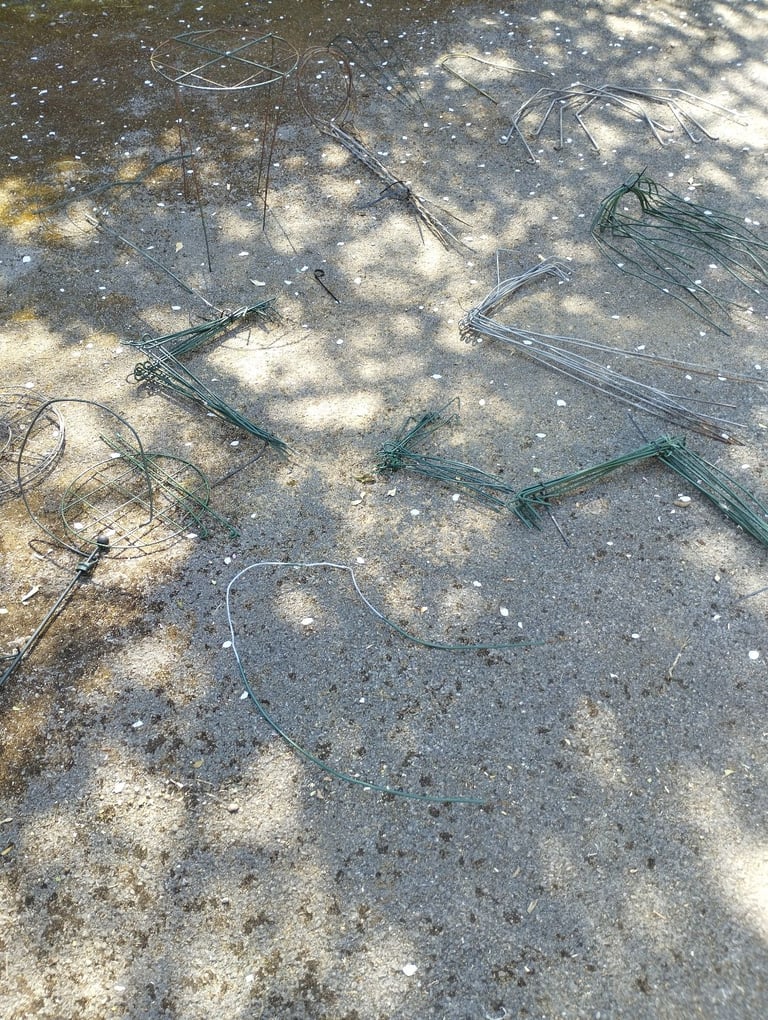 Link stakes plant supports