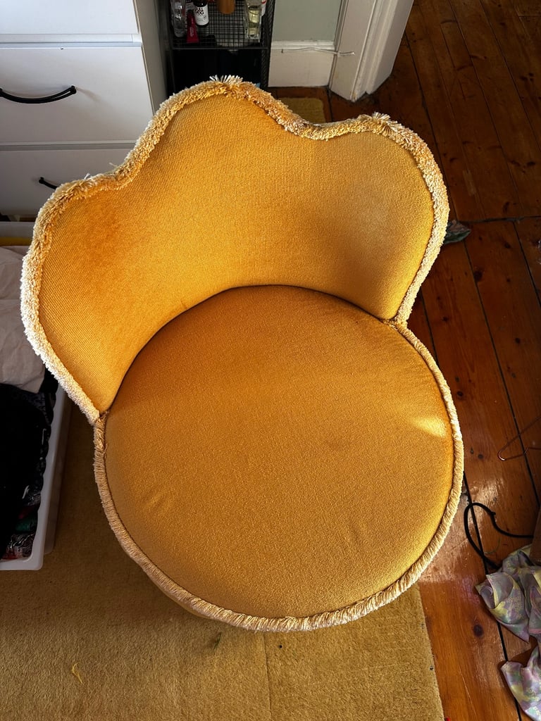 bedroom chair 