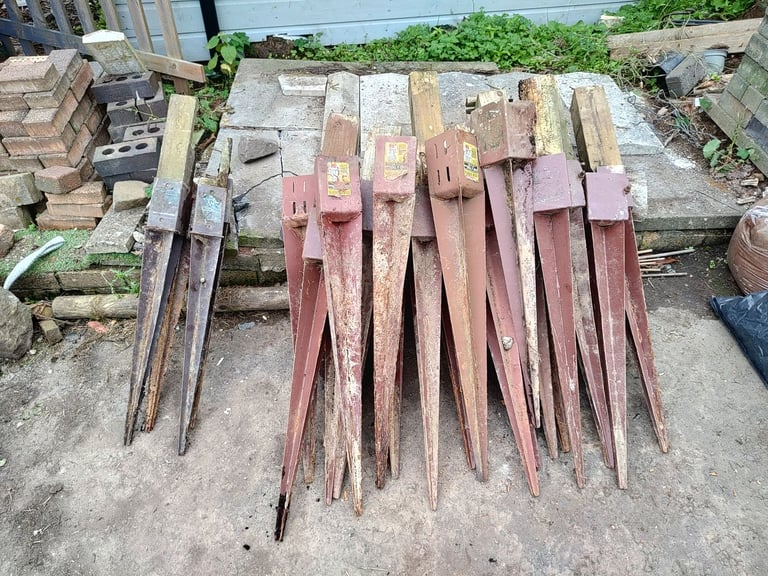 Fence post spikes (16x)