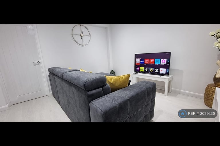image for 3 bedroom house in Butt Road, Colchester, CO3 (3 bed) (#2639236)