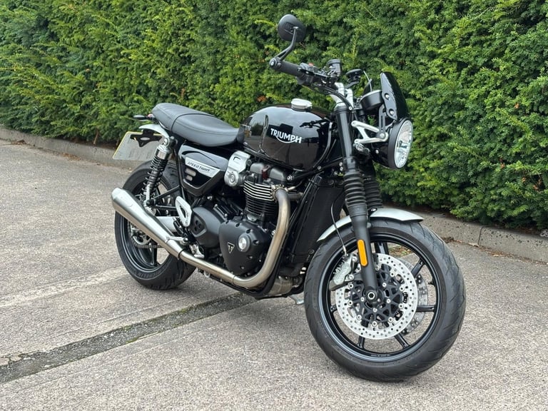 image for 2021 SPEED TWIN 1200 IN JET BLACK WITH ONLY 2019 MILES