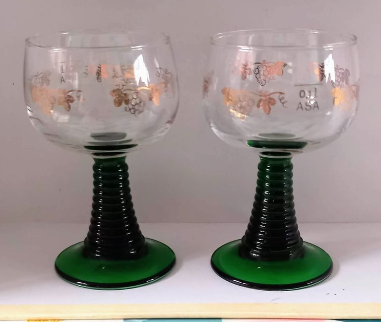  TWO VINTAGE PERFECT GREEN BEEHIVE STEMMED GLASSES. GRAPEVINE ETCHED. 