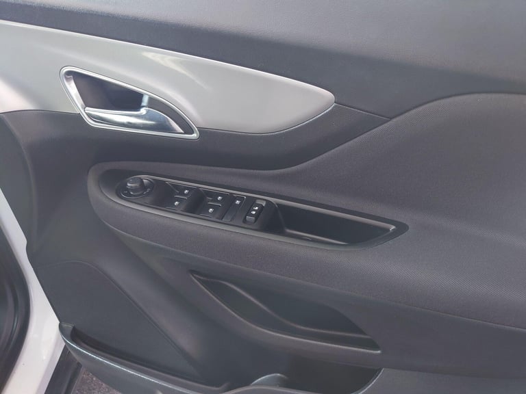 2014 Vauxhall Mokka 1.6 Exclusiv 2WD Euro 5 (s/s) 5dr HATCHBACK Petrol Manual