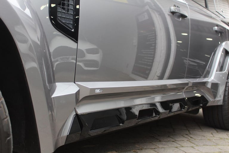 2023 Land Rover Defender 2.0 P400e X-Dynamic SE 110 5dr Auto ESTATE PETROL/ELECTRIC Automatic