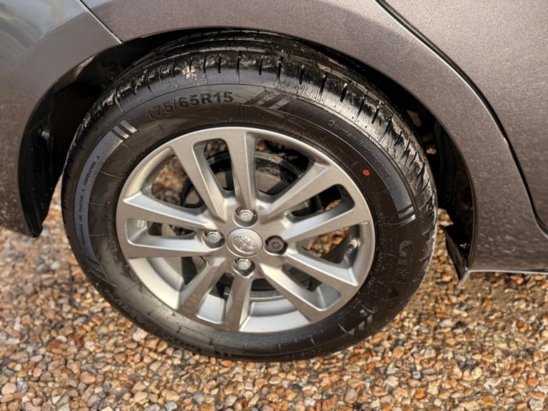 2015 Toyota Yaris 1.4 D-4D Icon Euro 6 5dr Hatchback Diesel Manual