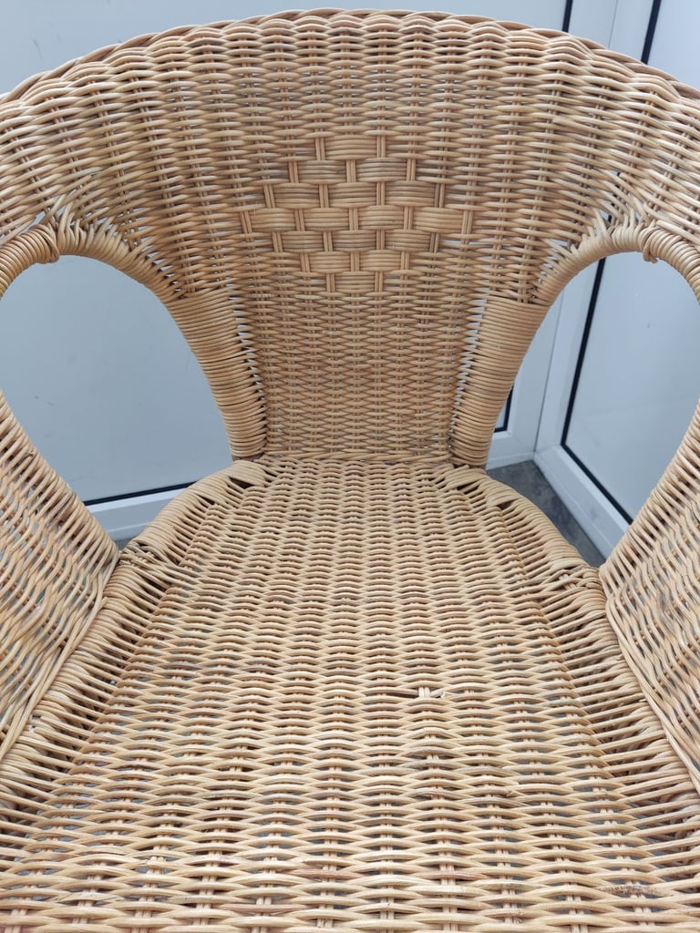 Wicker armchair in very good condition. 80cms high, 59cms at widest, 60cms front leg to back leg, se