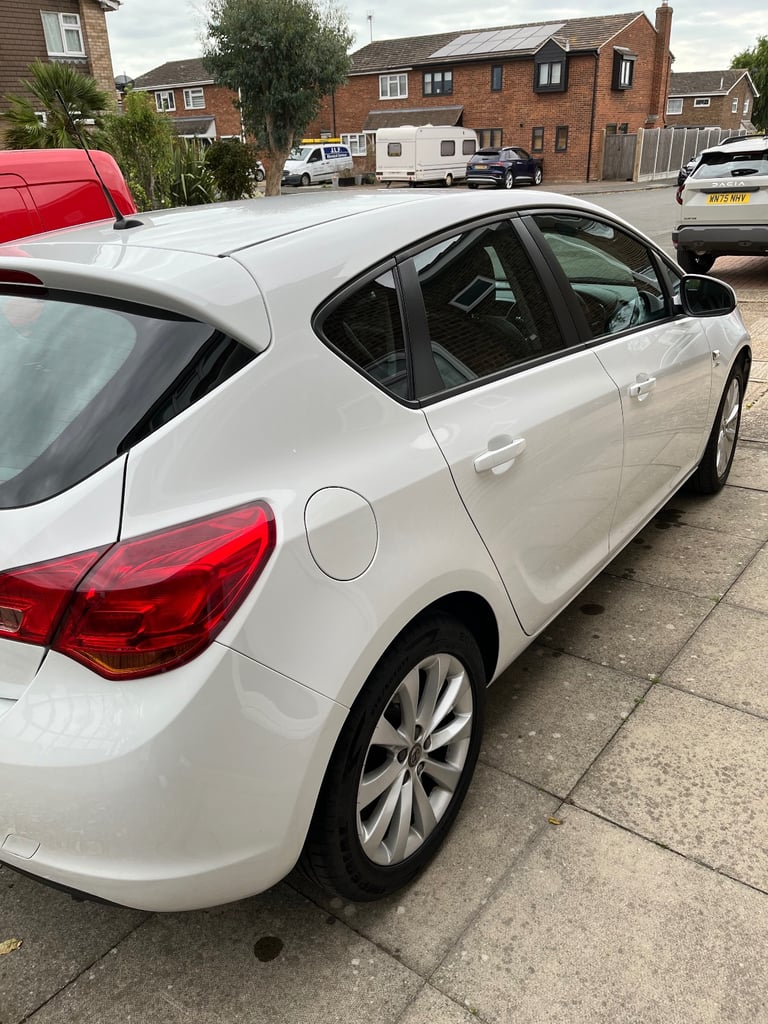 Vauxhall, ASTRA, Hatchback, 2012, Manual, 1598 (cc), 5 doors