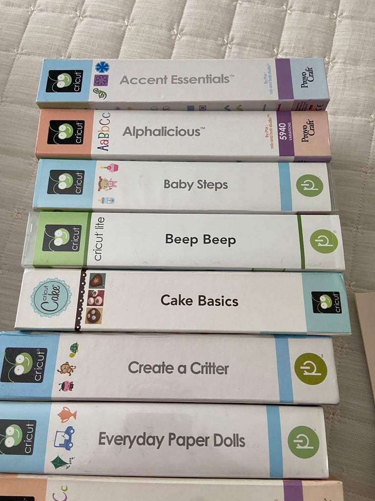 18 cartridges for use with Cricut cutting machine with 2 storage boxes