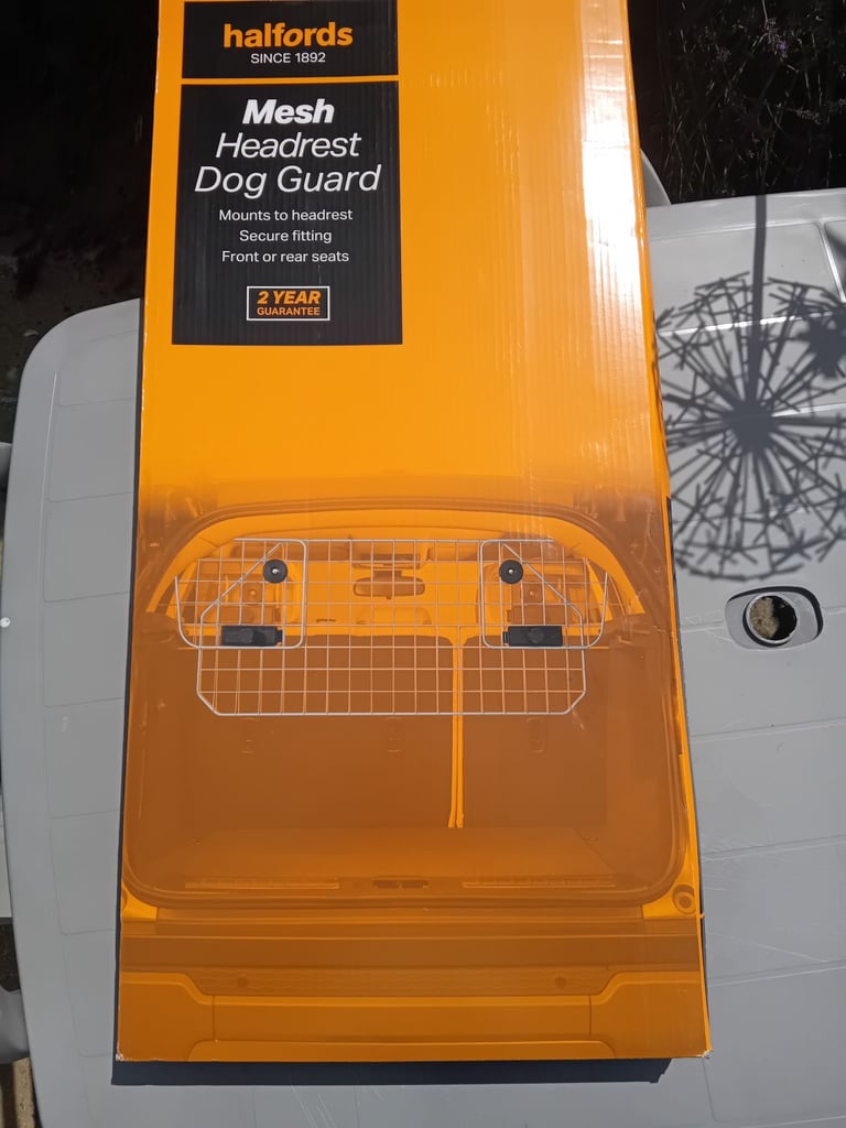 Dog car barrier/guard 