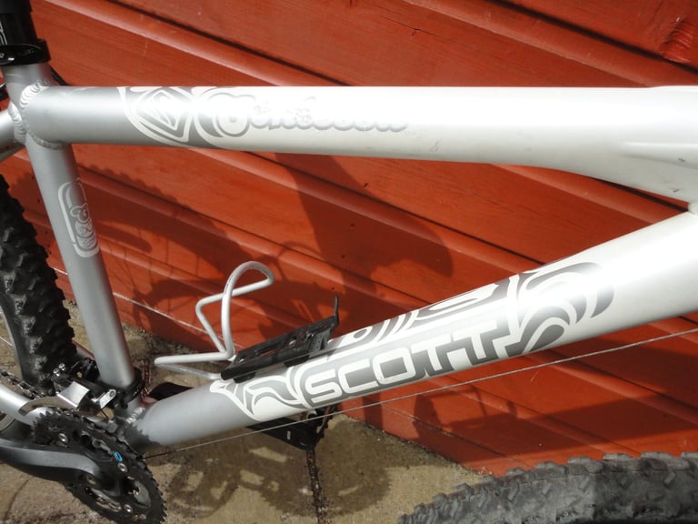 Scott Contessa bike, 16 inch lightweight frame, 26 inch wheels, 24 gears