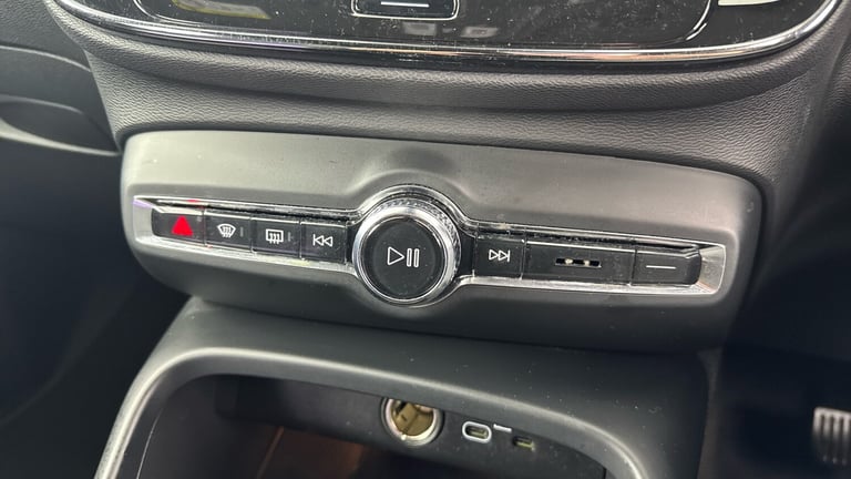 2023 Volvo XC40 B4 Plus SUV Hybrid Automatic