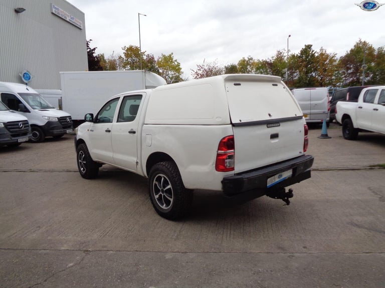 TOYOTA HILUX 2.5 D-4D HL2 White Manual Diesel 2012